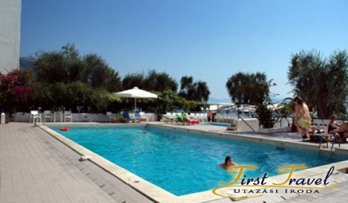 Elea Beach 00