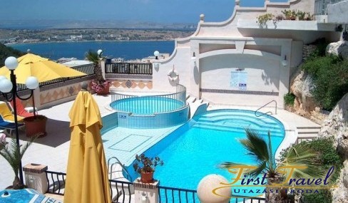 Pergola Hotel 00.JPG