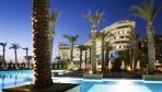 Concorde Deluxe Resort 02-medence