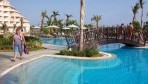 Long Beach Resort 02-medence1