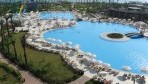 Miracle Resort 02-medence