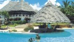 Karafuu Beach Resort 02-medence.jpg