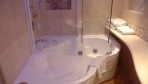 Aeneas05-suite jacuzzi.jpg