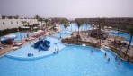 PrimaLifeMakadiResort03-medence9.jpg