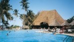 Bravo Club Kiwengwa 02-medence.jpg