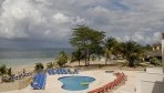 Breezes Runaway Bay 02-medence2.jpg
