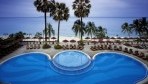 Pullmann Pattaya Aiswan 02-medence