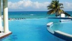 Breezes Runaway Bay 02-medence.jpg