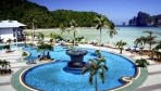 Phi Phi Cabana 02-medence2.jpg