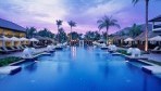 Bandara Resort 02-medence2.jpg