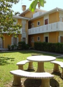 Pleiadi apartmanház ***