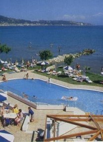 Kamara Beach Hotel **