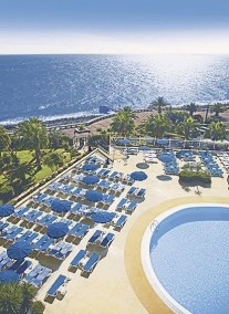 Four Views Oasis ****